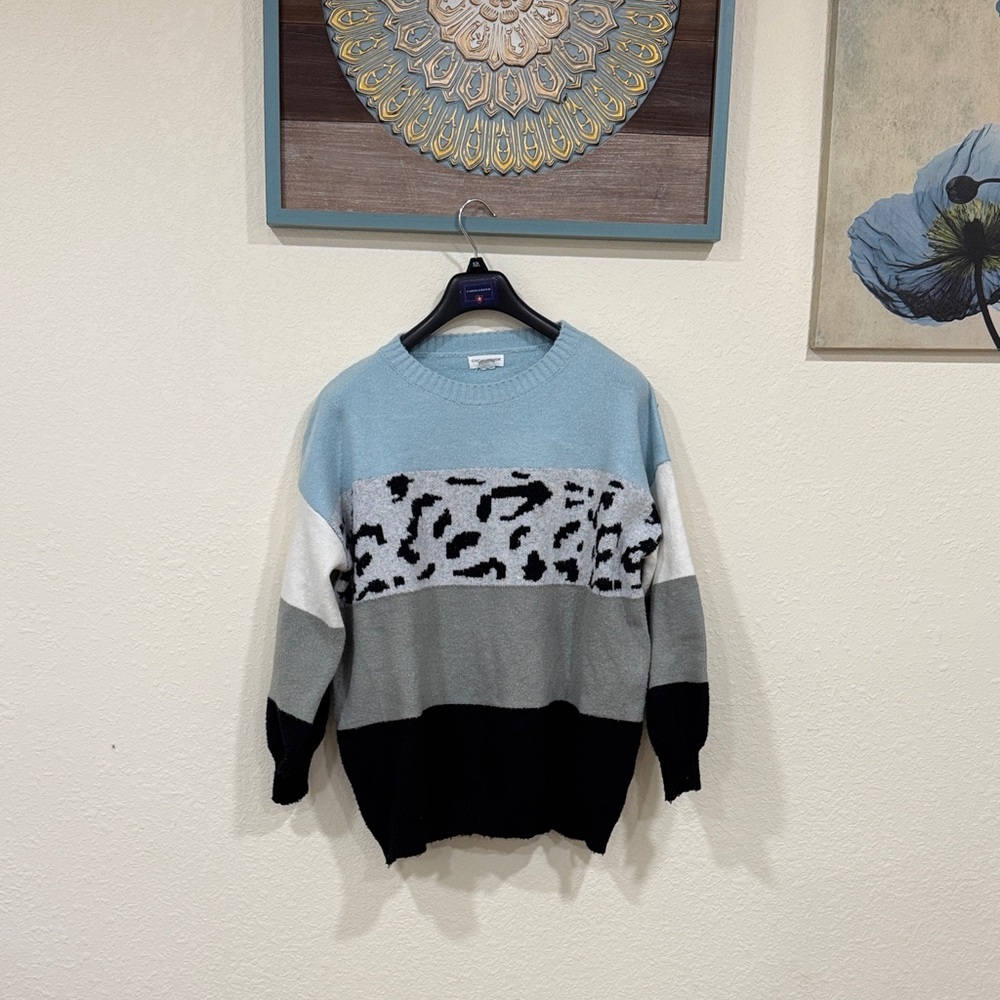 Men's Crewneck Sweater with Animal Print - Blue, Black, and Gray